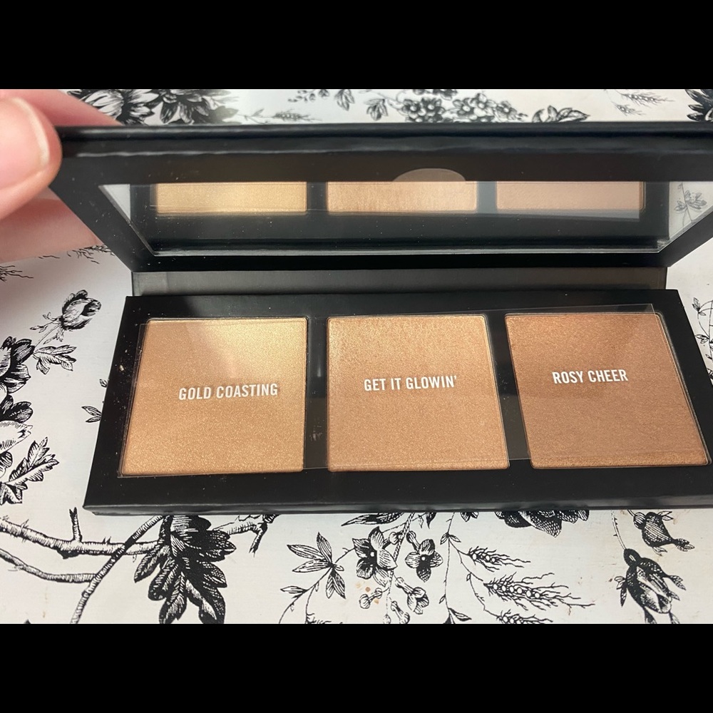 MAC Hyper Real Glow - Picture 2 of 3